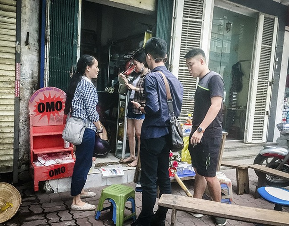Cựu chiến binh hơn trăm tuổi vẫn bán quán mưu sinh giữa Thủ đô - 11 Cựu chiến binh hơn trăm tuổi vẫn bán quán mưu sinh giữa Thủ đô - 11