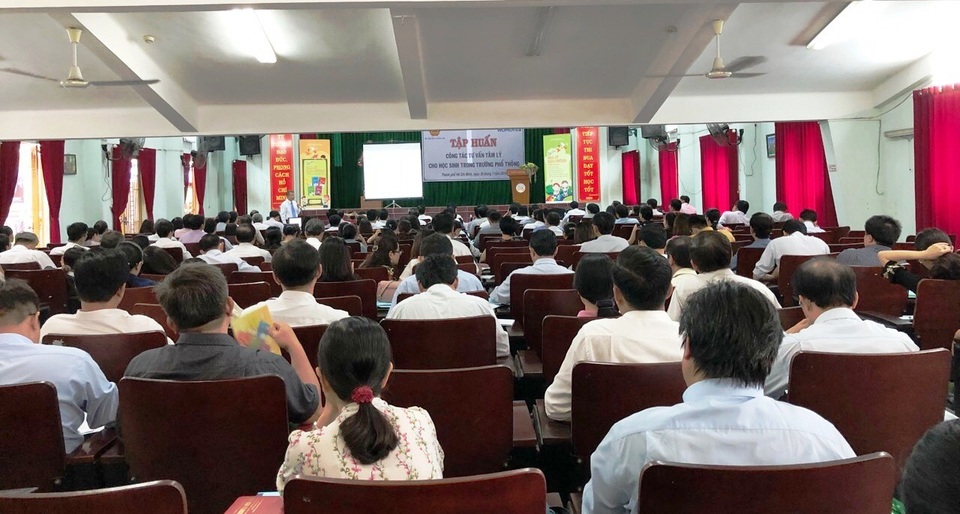 Hơn 200 cán bộ được tập huấn công tác tư vấn tâm lý cho học sinh - 2
Đại biểu dự Tập huấn tại Thành phố Hồ Chí Minh