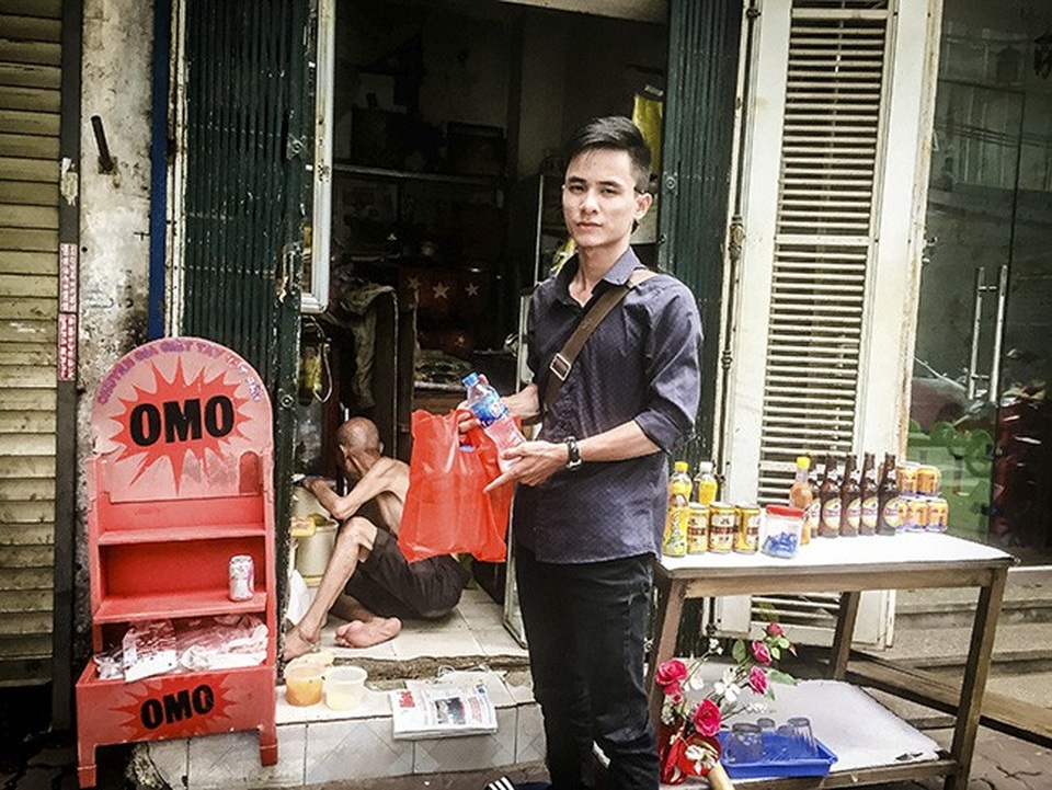 Cựu chiến binh hơn trăm tuổi vẫn bán quán mưu sinh giữa Thủ đô - 8 Cựu chiến binh hơn trăm tuổi vẫn bán quán mưu sinh giữa Thủ đô - 8