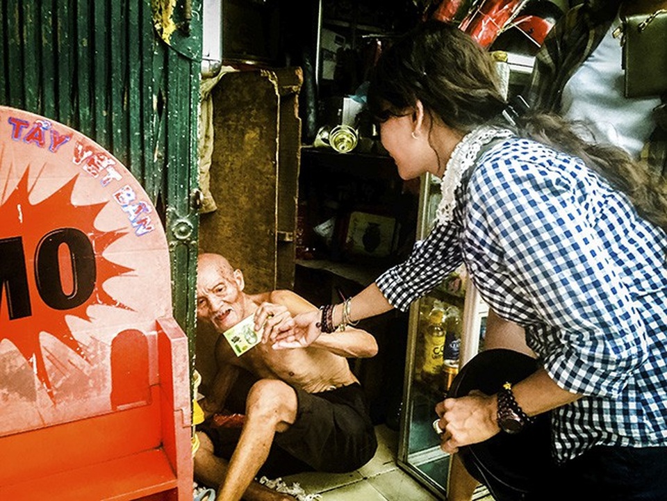 Cựu chiến binh hơn trăm tuổi vẫn bán quán mưu sinh giữa Thủ đô - 9 Cựu chiến binh hơn trăm tuổi vẫn bán quán mưu sinh giữa Thủ đô - 9