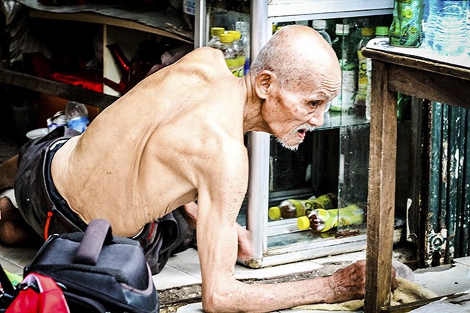 Cựu chiến binh hơn trăm tuổi vẫn bán quán mưu sinh giữa Thủ đô - 10 Cựu chiến binh hơn trăm tuổi vẫn bán quán mưu sinh giữa Thủ đô - 10