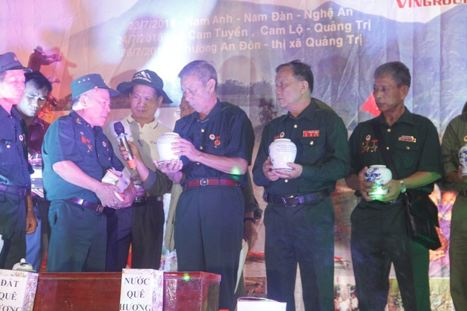 “Đưa quê hương vào cho đồng đội” - 3 Lễ nhập thổ, nhập thủy (đất và nước) từ khắp mọi nơi để hòa xuống sông Thạch Hãn