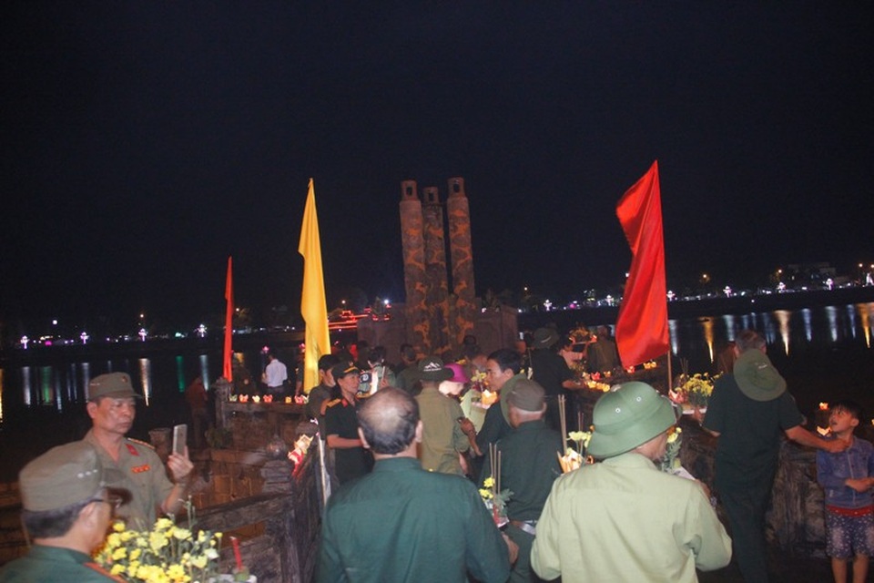 “Đưa quê hương vào cho đồng đội” - 9 Lễ hòa đất và nước vào dòng sông Thạch Hãn