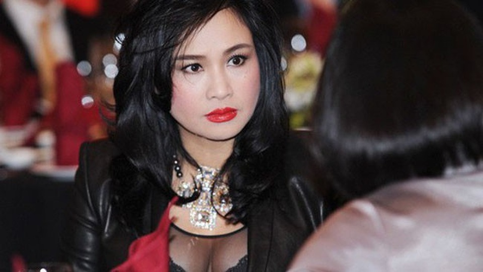 Vì sao Diva Thanh Lam dừng hợp tác với Lê Minh Sơn? - 3 Tôi nghĩ mình là người cương trực và tôi thiệt thòi. Và giờ tôi cũng tự rút kinh nghiệm, bài học cho bản thân. Tôi nghiệm ra rằng, cùng một sự việc, nếu mình nói một cách khéo léo, lựa thời điểm thì hiệu quả tốt hơn