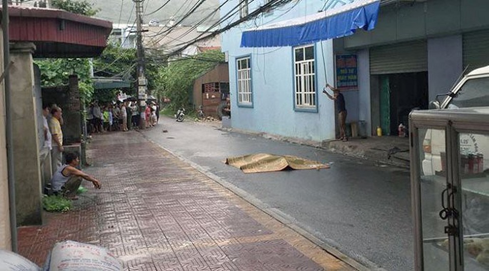 Vụ hỗn chiến khiến một người chết: 2 đối tượng ra đầu thú - 1 Hiện trường vụ hỗn chiến khiến một người chết (ảnh bạn đọc)