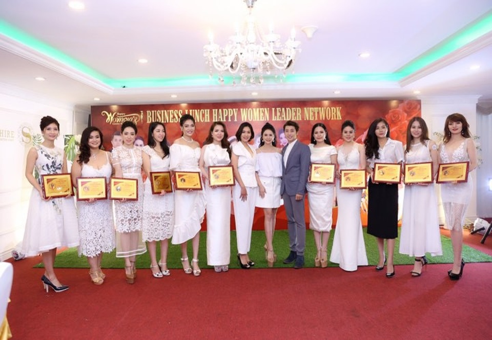Nữ hoàng Hoa hồng kiến tạo thành công Mạng lưới Happy Women Leader Network - 6 Ra mắt Ban điều hành 6 tổ chức trực thuộc Happy Women Leader Network.
