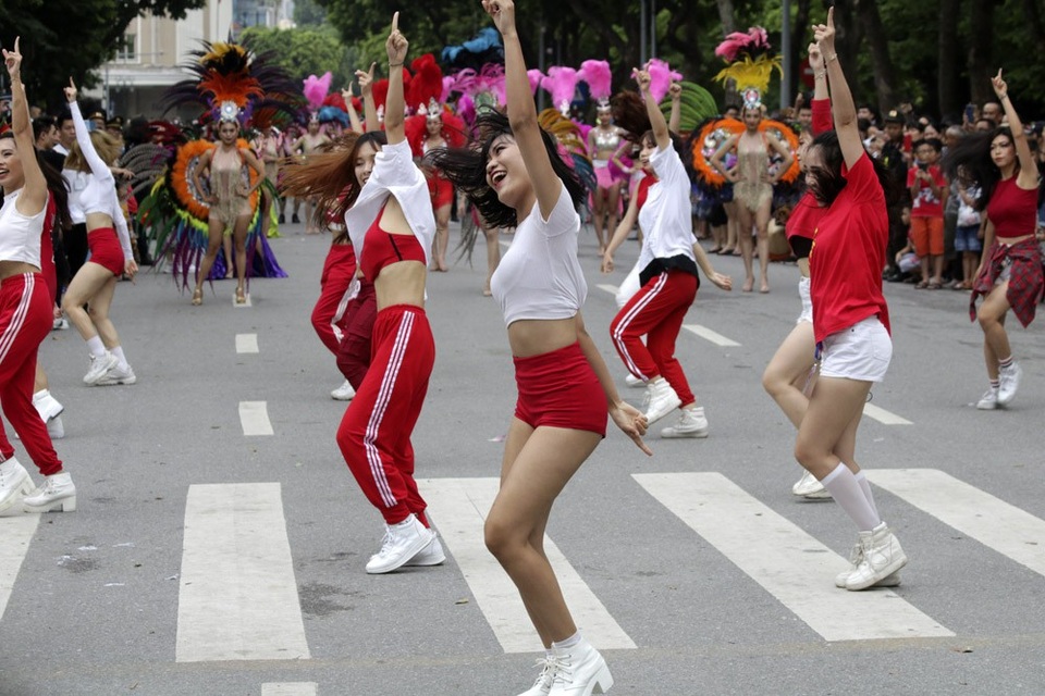 5000 người khuấy động lễ hội lớn chưa từng có bên hồ Gươm - 8 Đồng diễn thể thao đường phố.