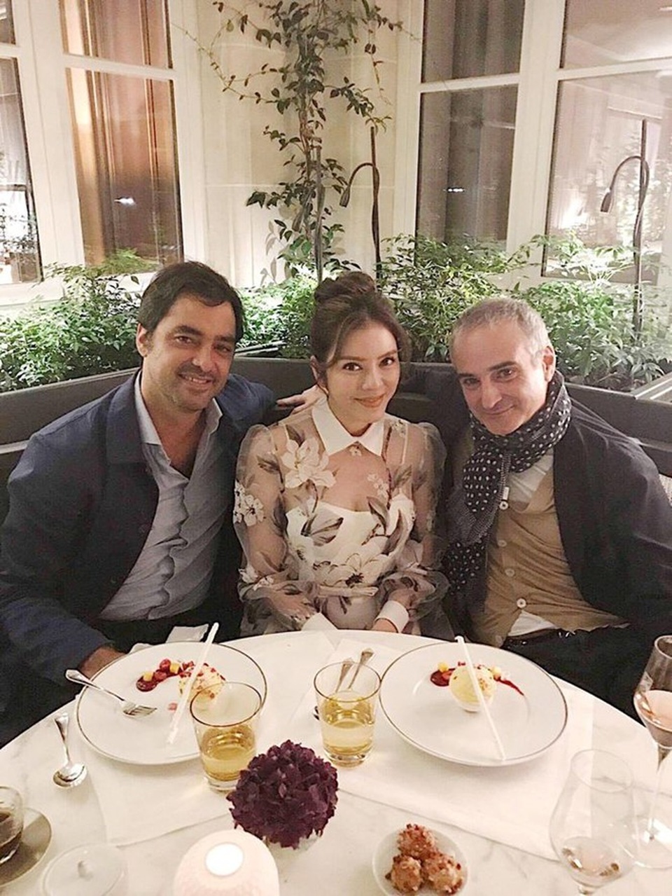 Phim của Lý Nhã Kỳ tranh giải Sư tử vàng tại LHP Venice 2018 - 1 Lý Nhã Kỳ cùng đạo diễn và nhà sản xuất phim.