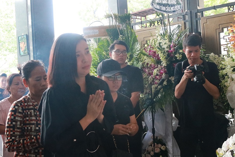 Sáng nay diễn viên Cao Thái Hà cũng đến tiễn nam nghệ sĩ, cô là người nhận được nhiều sự dạy dỗ của nghệ sĩ Thanh Hoàng trong nghề diễn. Trong sổ tang của gia đình cô viết: Anh Hoàng ơi! Em còn chưa kịp tới thăm anh, em cảm ơn anh vì những gì anh đã dạy em trong diễn xuất. Em sẽ làm nghề như những gì anh đã dạy. Anh ra đi thanh thản nha anh. Thương nhớ anh!.