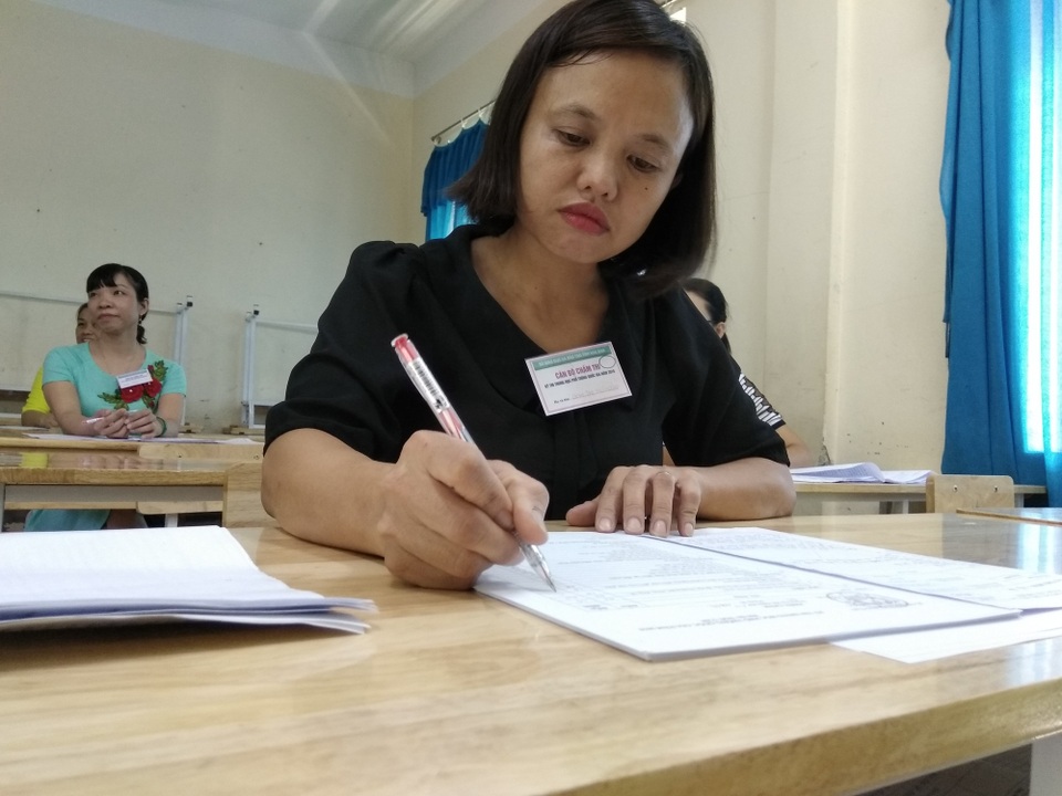 Chấm thi THPT quốc gia: Nhiều bài thi Ngữ văn từ 4,5 - 7 điểm - 2 Đã có bài thi môn Ngữ văn đạt điểm 9.