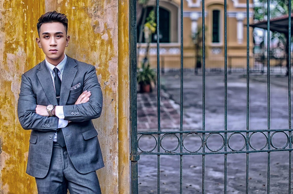 Đêm nhạc Một thuở yêu người tại Nhà hát Hòa Bình TPHCM “sốt vé” - 4 Chính những hé lộ về những cái tên đầy thu hút và sức hút riêng này đã mang cơn “sốt vé” khi ngày biểu diễn đang đến gần. Đây được xem là một tín hiệu đáng mừng cho nhà sản xuất với những show âm nhạc chất lượng, được đầu tư nghiêm túc trong thực tế thị trường âm nhạc hiện nay