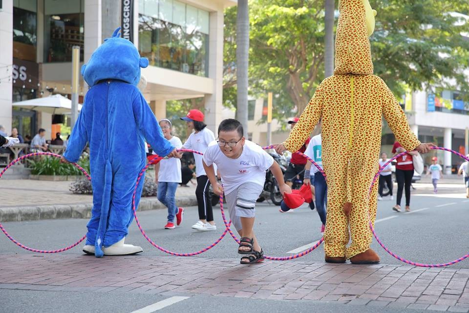 Những nụ cười tuổi thơ trong trại hè ý nghĩa - 4
Sự kiện chạy bộ này thu hút các em nhỏ từ các cơ sở VUS tại khu vực Tp.HCM, Biên Hòa và Bình Dương.