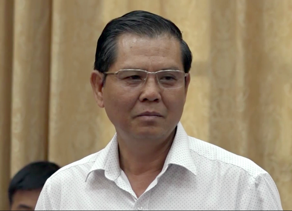“Xuất hiện lớp cán bộ rất nhiều bằng nhưng không biết làm việc” - 2
Theo ông Phán ngoài việc “con ông này, cháu bà kia”, những cán bộ này không vi phạm kỷ luật, làm việc thì làng nhàng