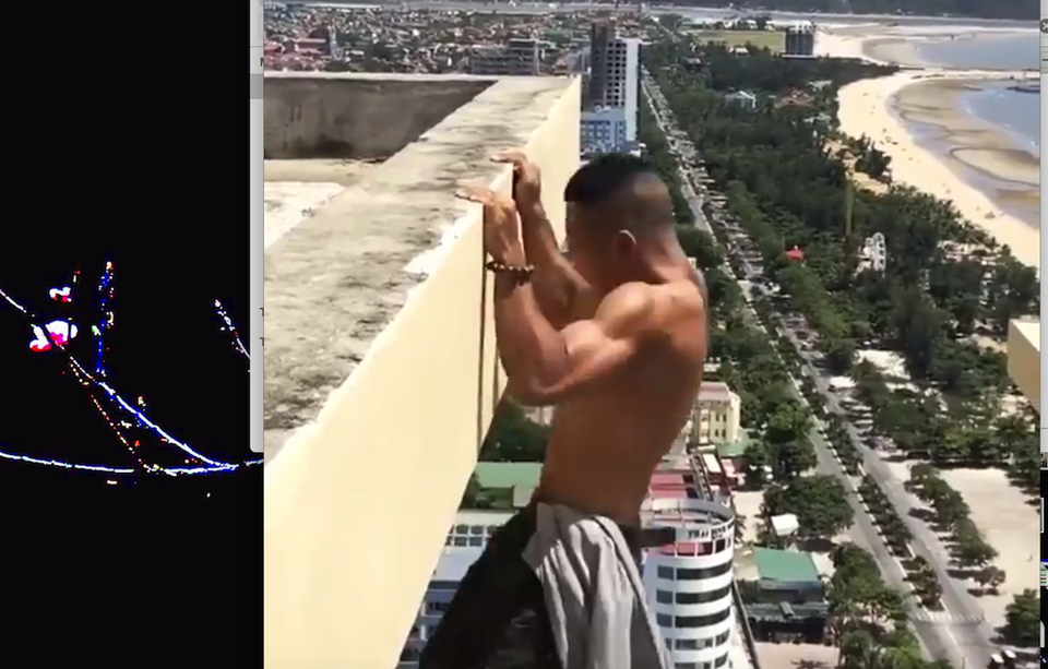 "Thót tim" xem clip nam thanh niên leo ra ngoài tầng thượng khách sạn... tập thể dục - 3
Nam thanh niên đu bám để tập thể dục mà không có sự hỗ trợ nào như dây an toàn, lưới đỡ phía dưới ...