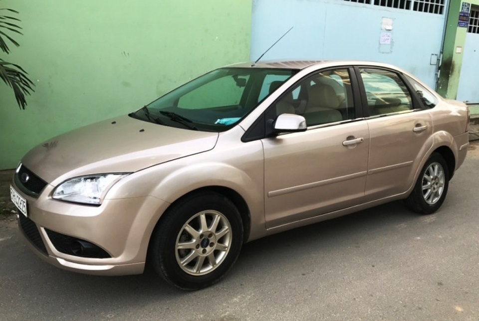 Những chiếc ô tô số tự động của Mỹ đang bán với giá 300 triệu đồng - 5 Ford Focus cũ đời 2008 đang có giá bán khoảng dưới 300 triệu đồng