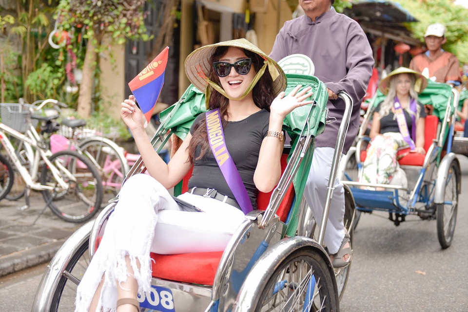 Thí sinh hoa hậu Đại sứ du lịch thế giới “khuấy động” phố cổ Hội An - 11 Thí sinh hoa hậu Đại sứ du lịch thế giới “khuấy động” phố cổ Hội An - 11