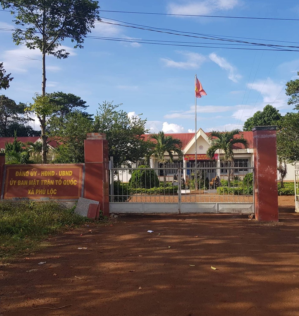 Nam cán bộ tư pháp treo cổ sau vườn nhà - 1 UBND xã Phú Lộc nơi ông H. công tác