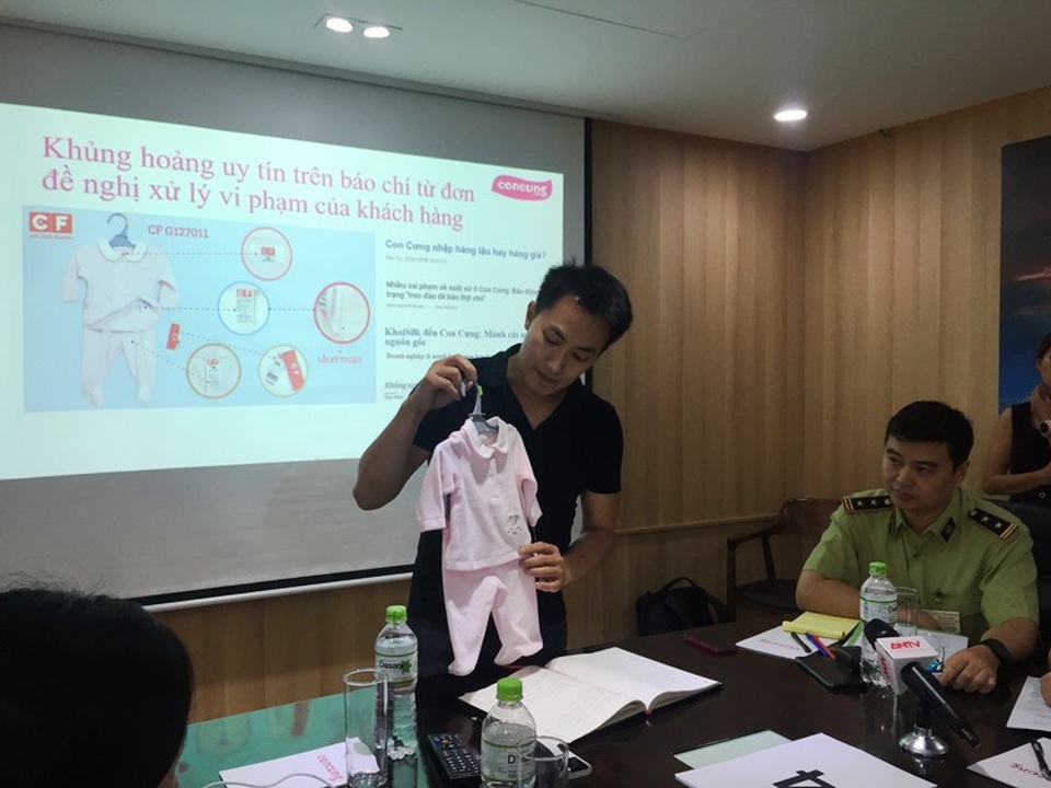 Kiểm tra hoạt động kinh doanh tại Con Cưng trong phạm vi 2 năm - 2 Ông Nguyễn Quốc Minh giải thích về chất lượng sản phẩm của Con Cưng. Ảnh: Đại Việt