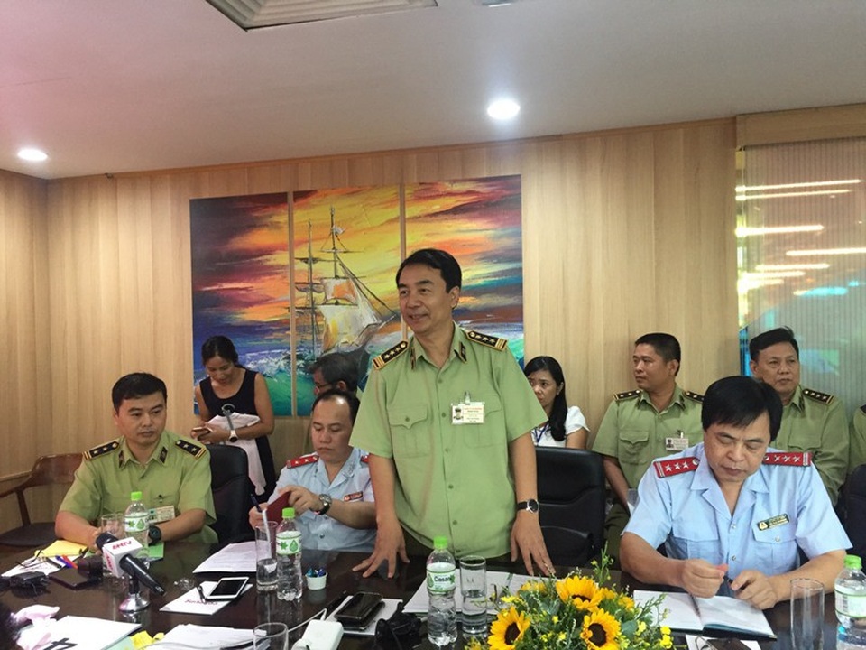 Kiểm tra hoạt động kinh doanh tại Con Cưng trong phạm vi 2 năm - 4 Ông Trần Hùng, Cục Phó Cục Quản lý thị trường - trưởng đoàn kiểm tra cho biết sẽ kiểm tra việc chấp hành pháp luật về kinh doanh của Con Cưng trong phạm vi 2 năm, từ 2017 đến tháng 7/2018. Ảnh: Đại Việt