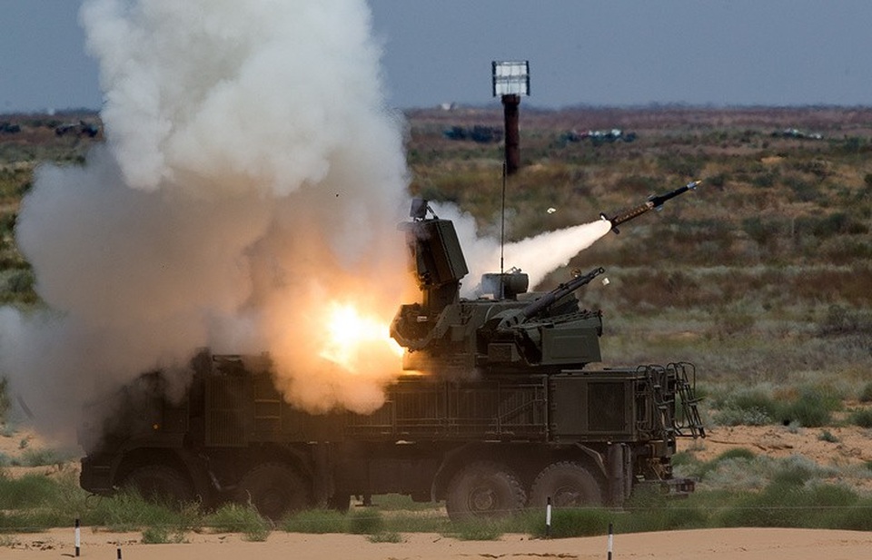 Khoảnh khắc tên lửa Nga diệt máy bay không người lái phiến quân Syria - 1 Hệ thống phòng không Pantsir-S (Ảnh: TASS)
