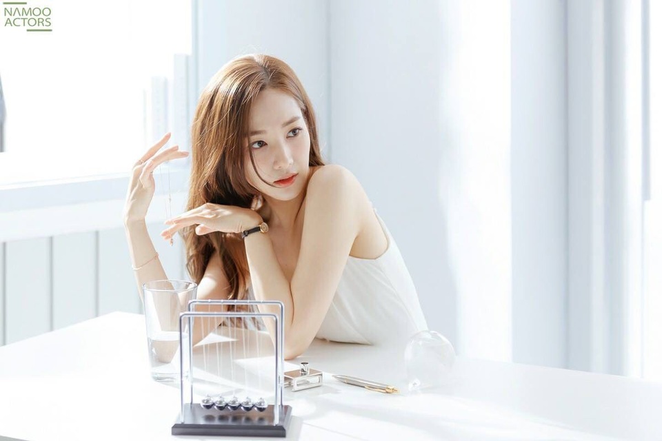 Mê mẩn ngắm vẻ thần tiên của “thư ký Kim” Park Min Young - 4 Mê mẩn ngắm vẻ thần tiên của “thư ký Kim” Park Min Young - 4