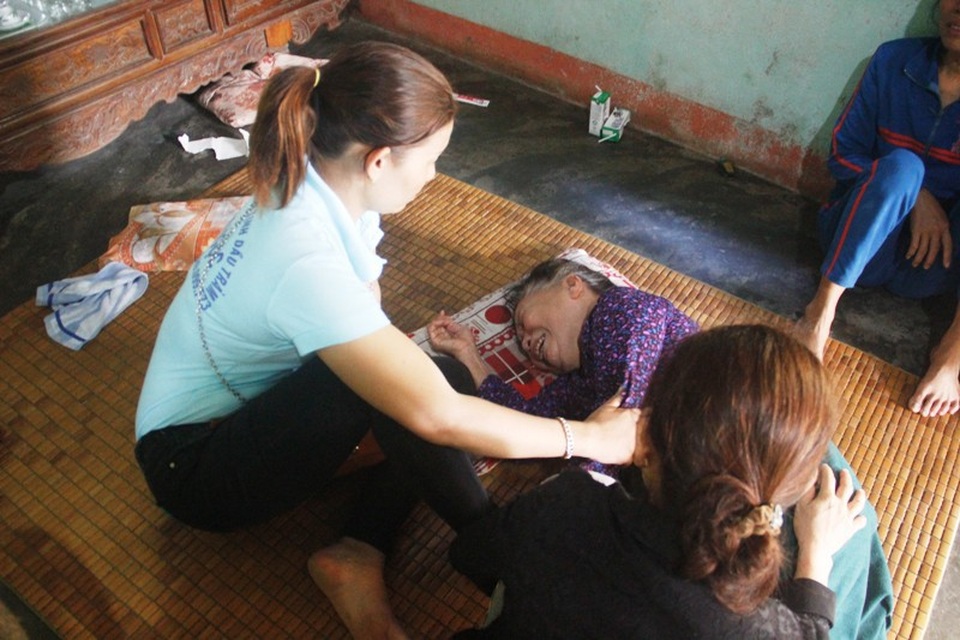Cha già đổ gục tiễn 3 con, tai ương kinh hoàng ập xuống gia đình chú rể - 9 Người mẹ vật vã khi nhận hung tin con mất