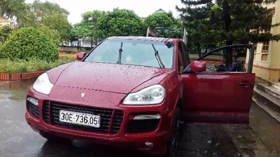 Bắt giữ đối tượng đi siêu xe Porsche vận chuyển 14 bánh heroin - 1 Siêu xe Porsche vận chuyển 14 bánh heroin.