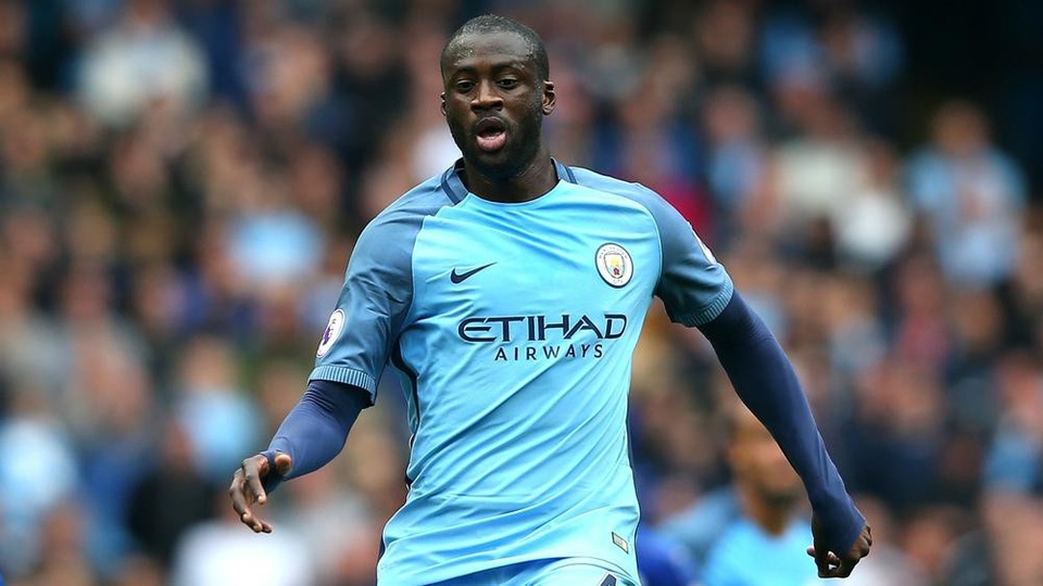 Đội hình những ngôi sao vẫn “bơ vơ” ở “chợ Hè” 2018 - 5
Sau 8 năm gắn bó với Man City, Yaya Toure đã ra đi sau khi hết hạn hợp đồng. Thực tế, dù bước sang tuổi 35 nhưng Yaya Toure vẫn hữu dụng. Dù vậy, không nhiều đội bóng đáp ứng được đòi hỏi cao về mức lương của cầu thủ này.