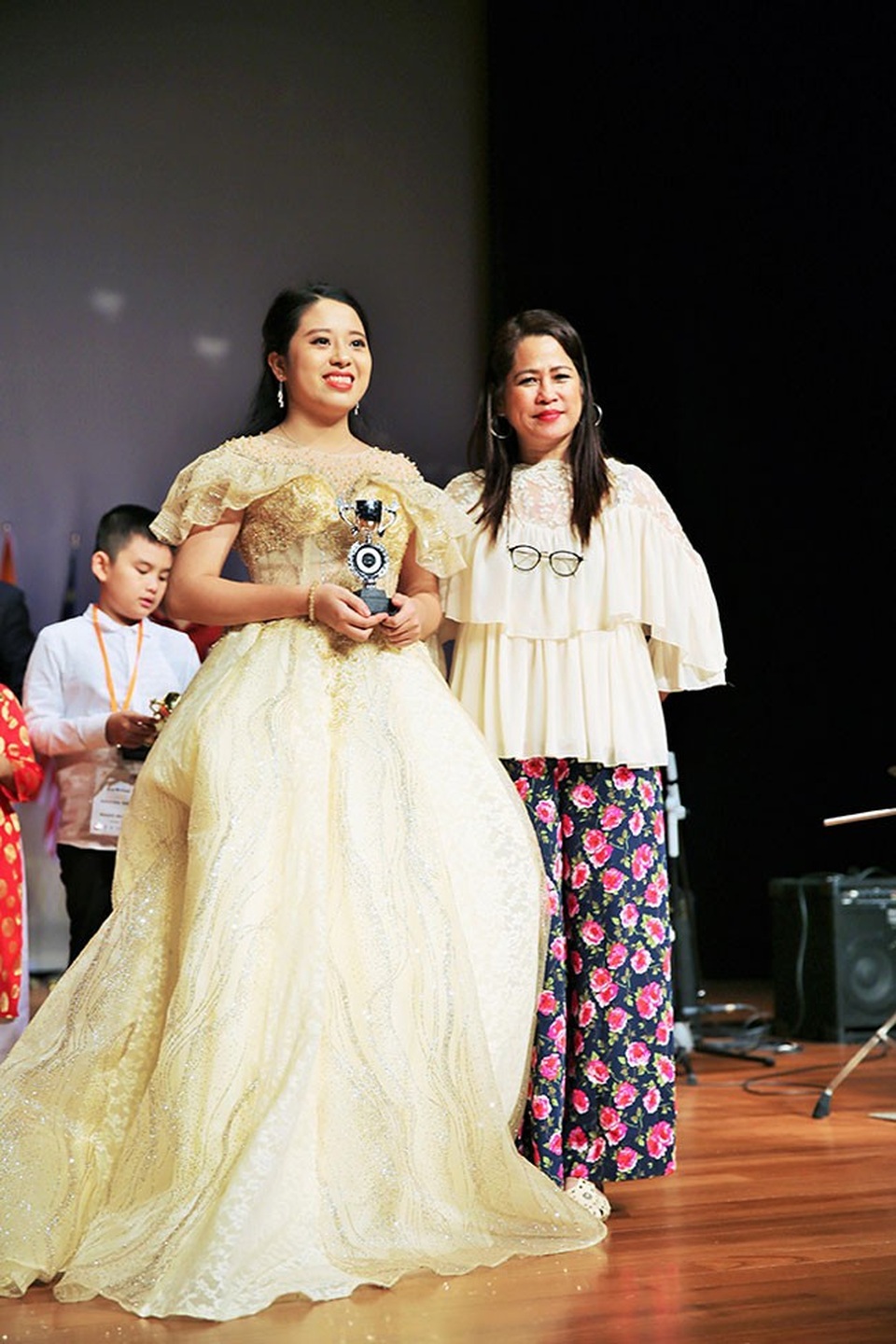 Nữ sinh Việt giành giải Vàng liên hoan nghệ thuật châu Á - 2 Phạm Yến Nhi lại khoe được chất giọng nữ trung với âm sắc đẹp (mezzo soprano) qua lựa chọn ca khúc Amor preparami của Alessandro Scarlatti, cũng theo phong cách opera...