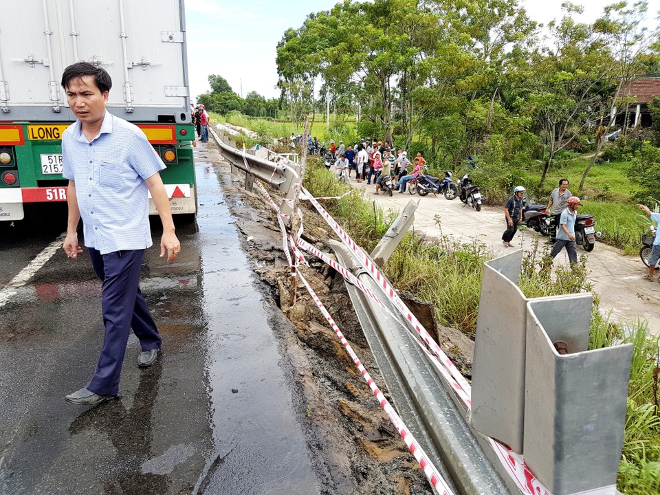 Vụ tai nạn 13 người chết xảy ra trên cung đường “tử thần” - 1 Hiện trường vụ tai nạn rạng sáng ngày 30/7 khiến 13 người đi rước dâu tử vong