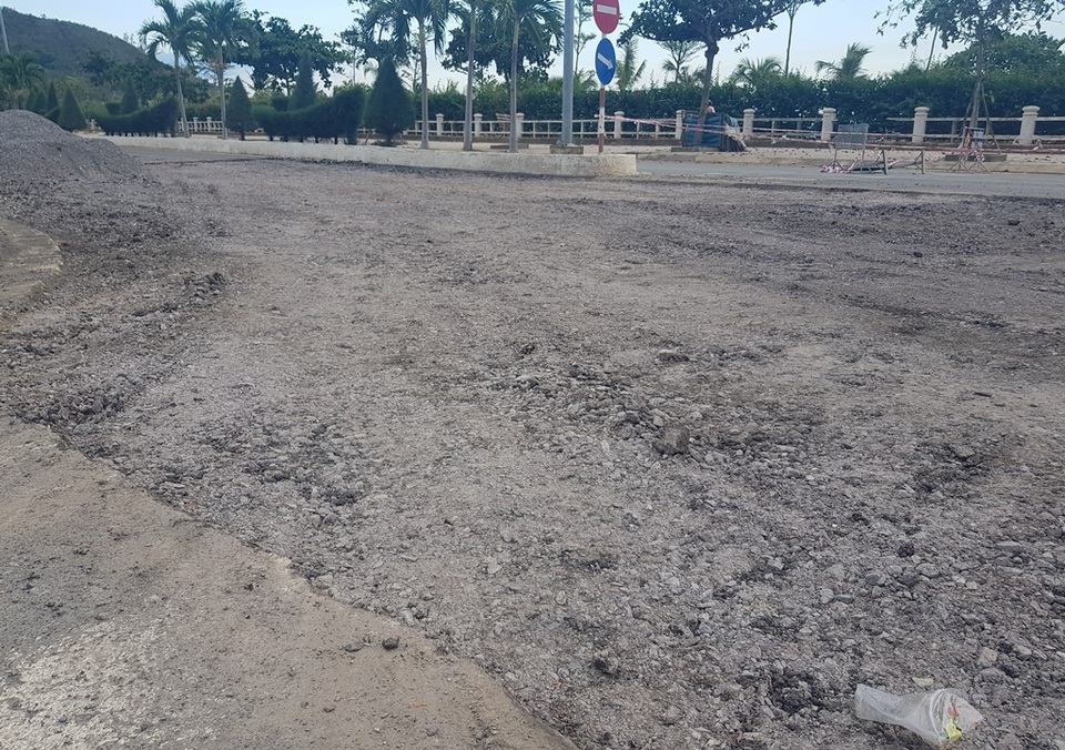 Sửa chữa con đường “ruộng bậc thang” ven biển Nha Trang - 2 Sửa chữa con đường “ruộng bậc thang” ven biển Nha Trang - 2