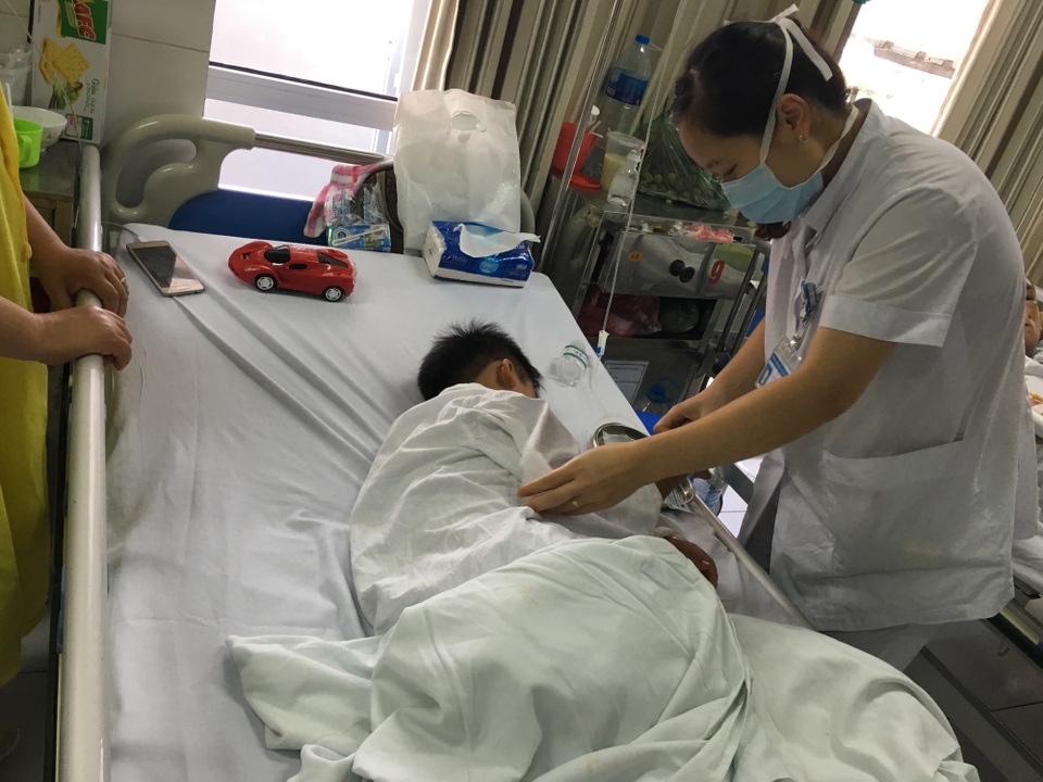 Lại thêm bé trai 7 tuổi bị chó nhà cắn đứt rời môi, không thể ghép môi - 1
Bệnh nhi sau khi được can thiệp sẽ phải trải qua nhiều lần phẫu thuật để tạo hình môi. Ảnh: VĐ
