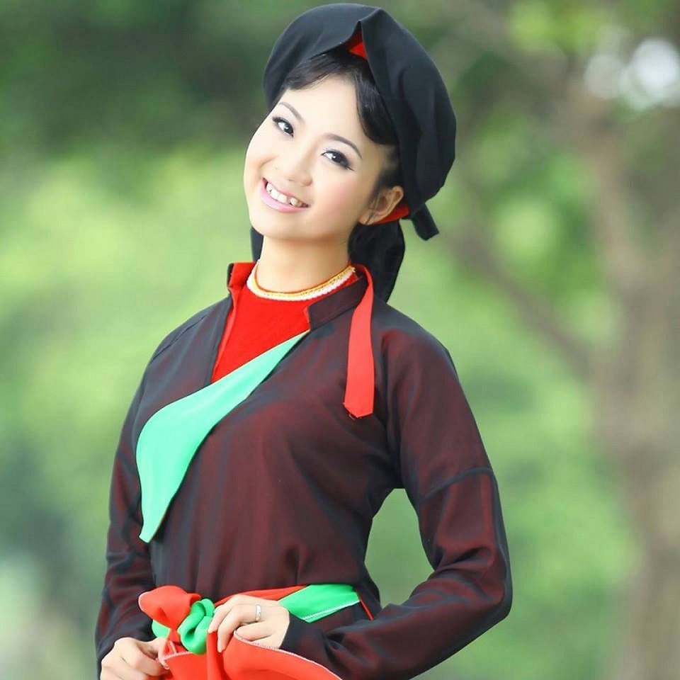 Dàn thiếu nữ Bắc Ninh mặc áo tứ thân tới tấp nhận được lời khen xinh đẹp - 5 Thu Thủy