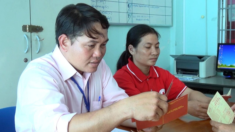Chàng cán bộ trẻ từng 25 lần hiến máu cứu người - 2 Anh là 1 trong số 100 gương mặt hiến máu tình nguyện tiêu biểu năm 2018 được tôn vinh tại Hà Nội trong tháng 6 vừa qua