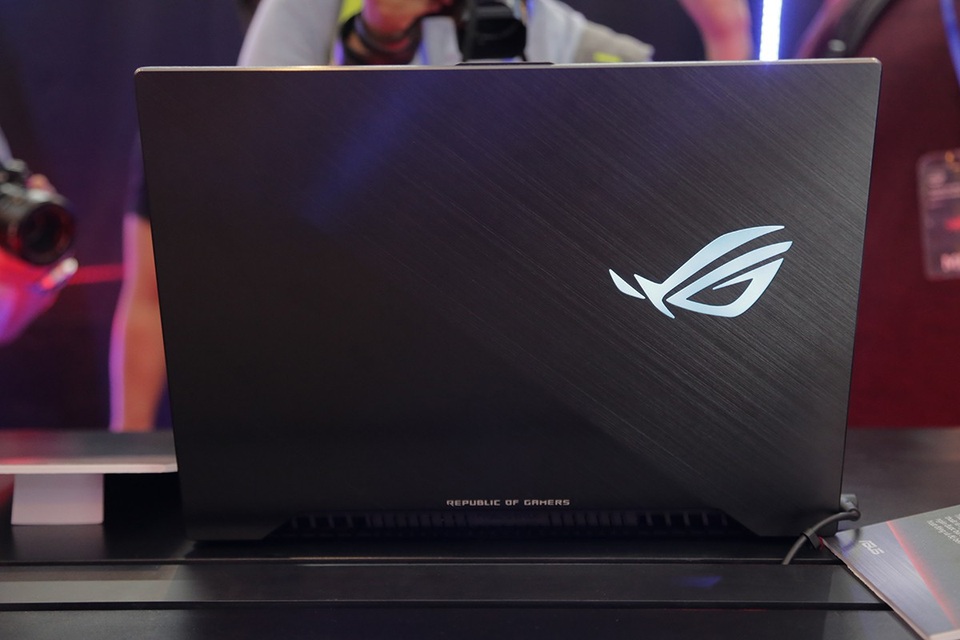 Bộ đôi laptop gaming từ ROG về Việt Nam với giá 45 triệu đồng - 2 Bộ đôi laptop gaming từ ROG về Việt Nam với giá 45 triệu đồng - 2