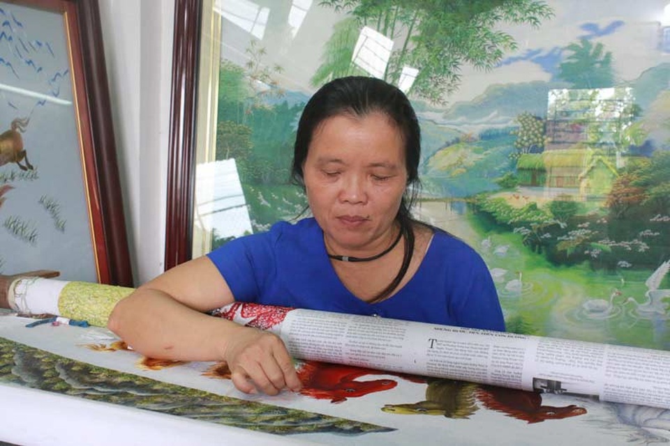 Phía sau bức tranh nửa tỷ không bán của người phụ nữ Hà Nội - 1 Nghệ nhân Hoàng Thị Khương (SN 1966, Quất Động, Thường Tín, Hà Nội).