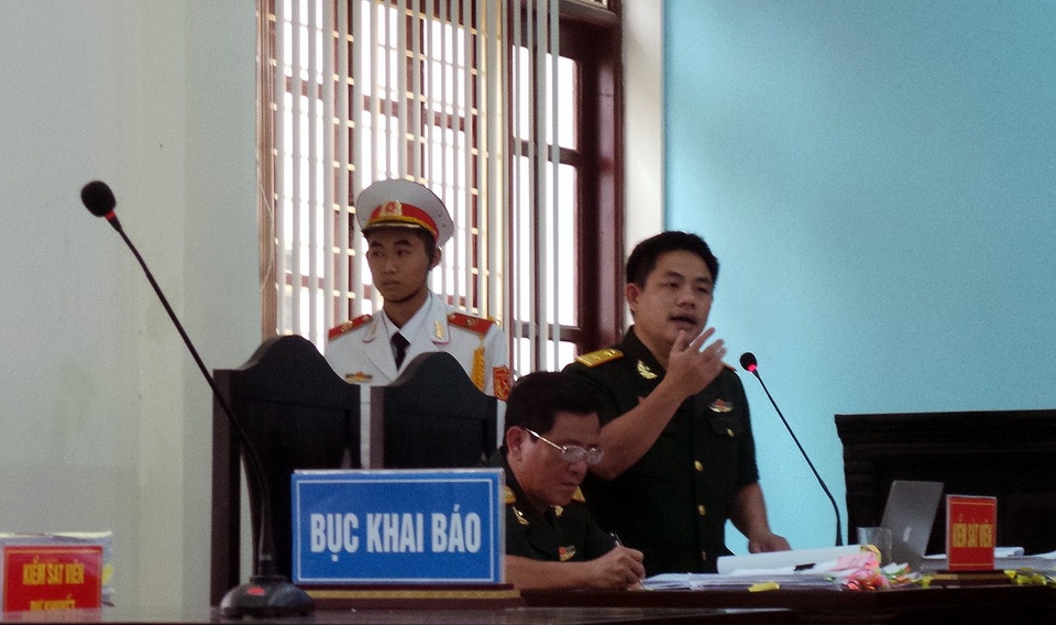 “Út trọc” Đinh Ngọc Hệ nói gì khi tự bào chữa? - 2
Đại diện Viện kiểm sát nêu quan điểm tại tòa