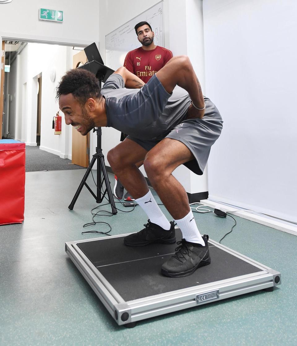 Arsenal hứng khởi trên sân tập cùng tân HLV Unai Emery - 5
Pierre-Emerick Aubameyang ghi 10 bàn thắng và kiến tạo bốn bàn trong giai đoạn hai ở mùa giải trước. Tiền đạo người Gabon được kỳ vọng sẽ thăng hoa rực rỡ ở mùa giải sắp tới