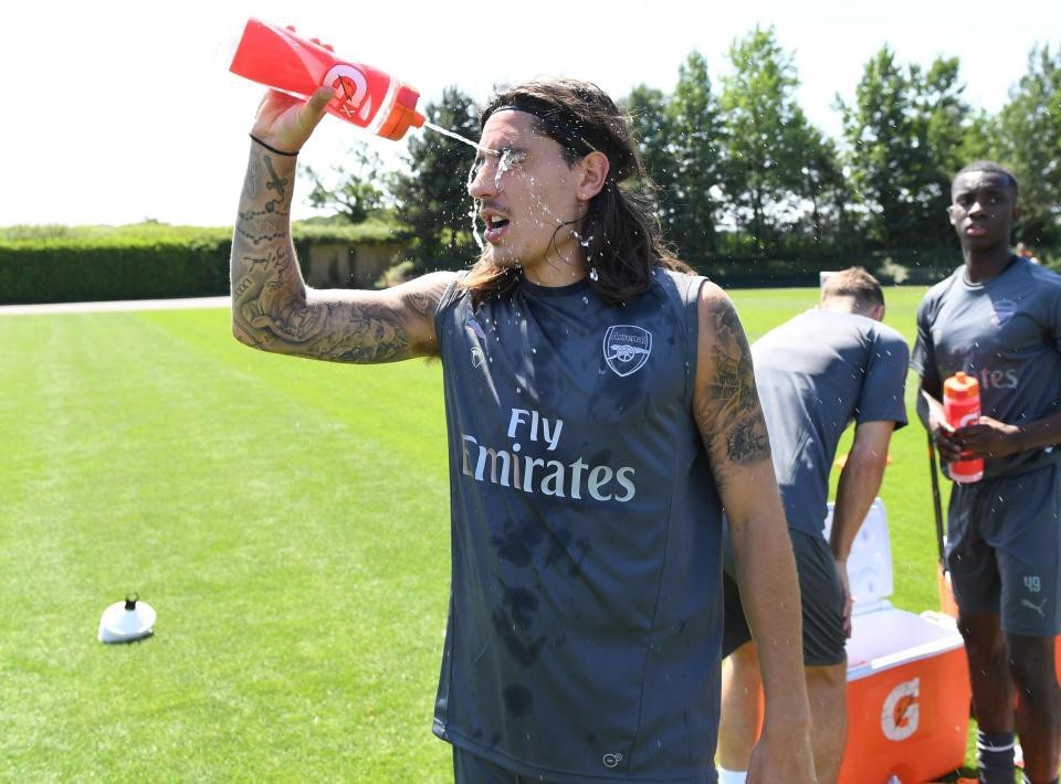 Arsenal hứng khởi trên sân tập cùng tân HLV Unai Emery - 6
Không được cùng tuyển Tây Ban Nha dự World Cup, Bellerin trở lại Arsenal đúng lịch hẹn