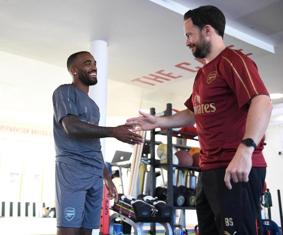 Arsenal hứng khởi trên sân tập cùng tân HLV Unai Emery - 8
Alexandre Lacazette ghi được 17 bàn cho Arsenal ở mùa giải trước, tuy nhiên anh vẫn bị đánh giá là chưa thành công