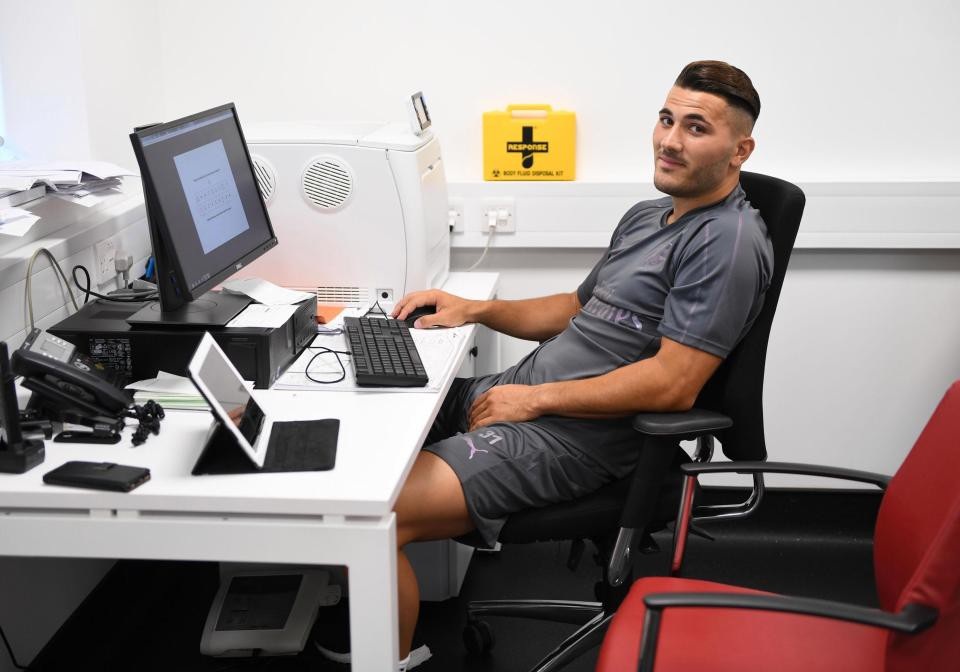 Arsenal hứng khởi trên sân tập cùng tân HLV Unai Emery - 9
Sead Kolasinac tại trung tâm tập luyện của Arsenal ở Colney, London