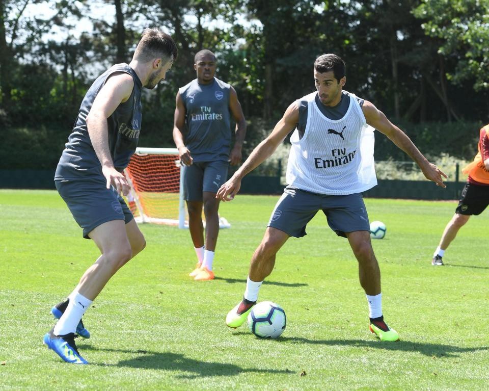 Arsenal hứng khởi trên sân tập cùng tân HLV Unai Emery - 12
Các cầu thủ Arsenal trong bài tập nhóm
