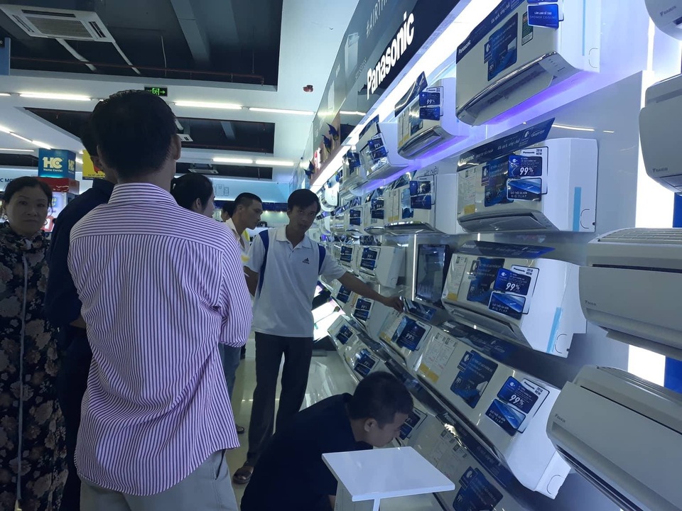 Các siêu thị cũng có đa dạng mẫu mã cũng như đa dạng giá để người tiêu dùng lựa chọn.