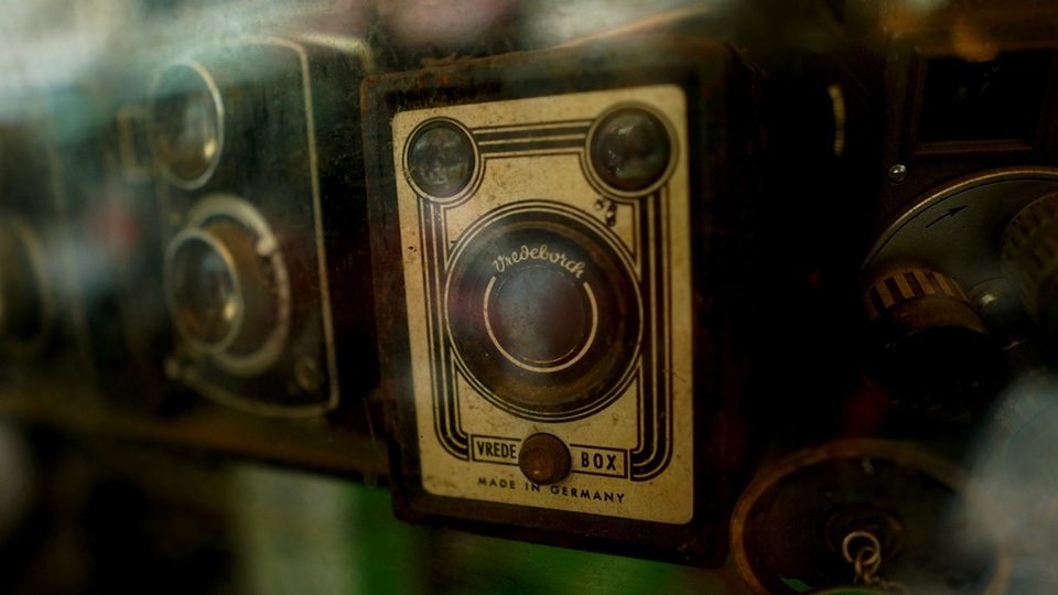 Tuy nhiên dòng máy ảnh của Đức vẫn nhỉnh giá hơn. Tuy là máy ảnh cổ nhưng người bán phải đảm bảo nguyên “nội thất” và “vận hành” trơn tru thì mới bán được.