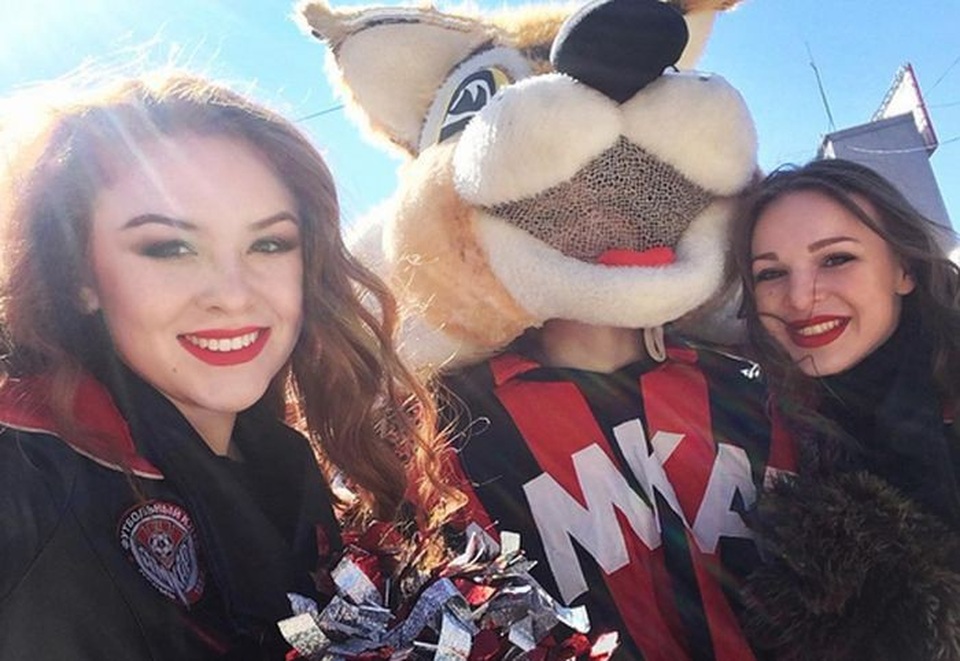 
Cổ động viên Nga càng có cơ hội ăn mừng khi đội tuyển của họ đã vào đến vòng tứ kết
