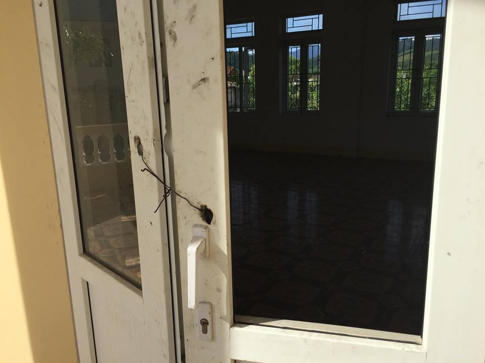 Trường học hơn 16 tỷ đồng xây xong rồi "vứt bỏ" - 4 Trường học hơn 16 tỷ đồng xây xong rồi "vứt bỏ" - 4