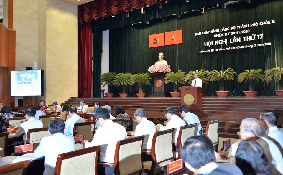 Thực hiện 7 chương trình đột phá, TPHCM vướng 3 khó khăn nổi bật - 3 Người đứng đầu Đảng bộ TPHCM cho rằng thành phố gặp nhiều khó khăn về nguồn vốn, giải phóng mặt bằng, kỷ cương quản lý Nhà nước và trách nhiệm của người dân tham gia các chương trình đột phá