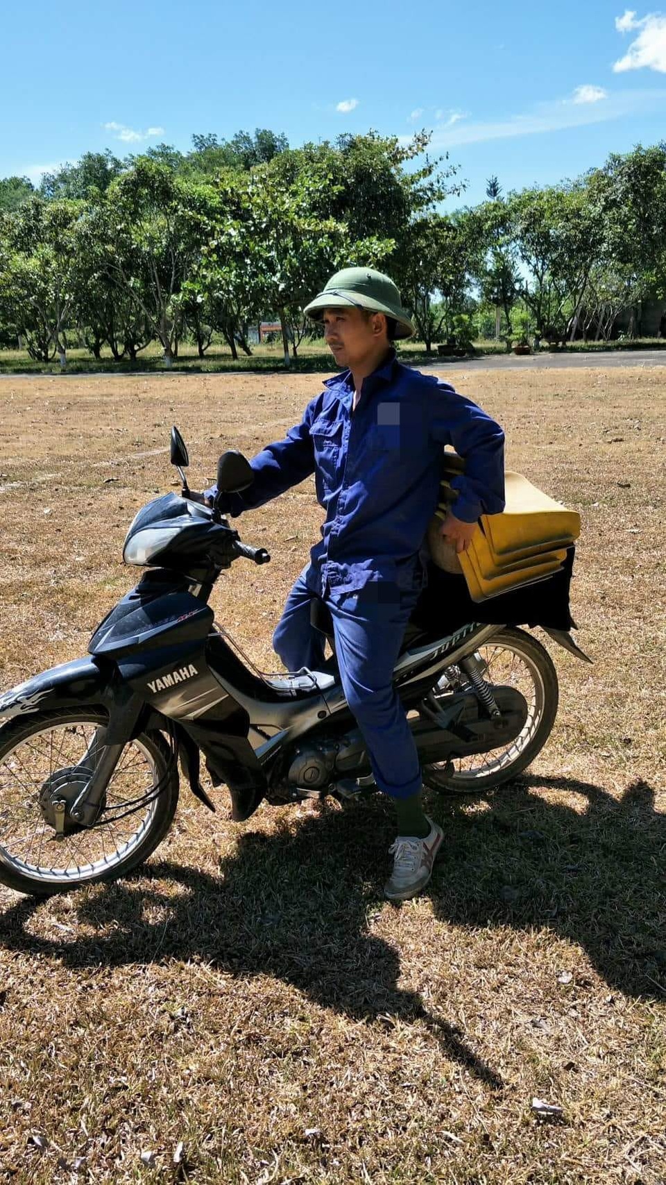 "Cay mắt" với hình ảnh mưu sinh trong cái nắng nóng cực điểm - 4 Thời tiết khắc nghiệt khiến các bãi cỏ đều bị chết khô