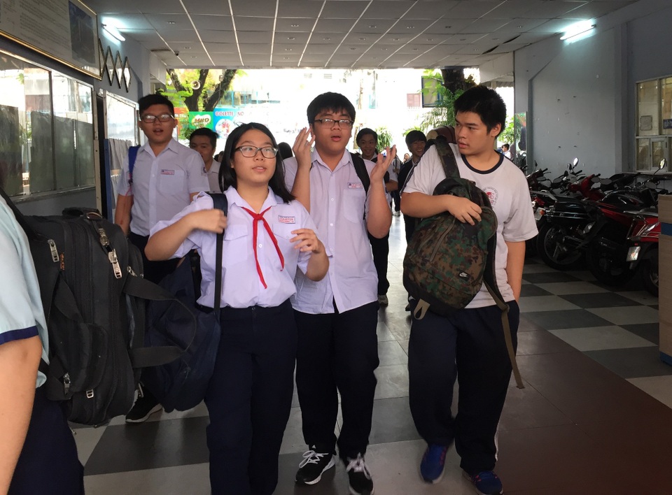 Điểm chuẩn lớp 10 tại TPHCM: Có trường tăng gần 8 điểm - 2 Học sinh hoàn thành kỳ thi vào lớp 10 công lập của TPHCM