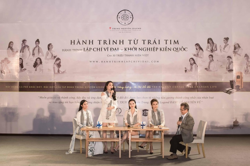 Hoa hậu Kỳ Duyên, Ngọc Hân tặng sách quý đổi đời ở Nha Trang - 4 Hoa hậu Kỳ Duyên, Ngọc Hân tặng sách quý đổi đời ở Nha Trang - 4